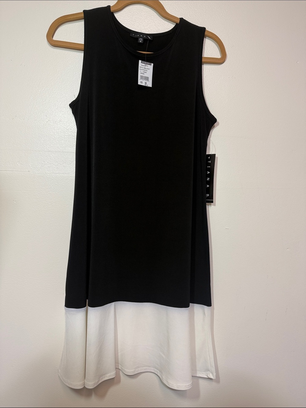 NWT Tiana B. Black & White Sleeveless Two-Tone Tunic Tank
